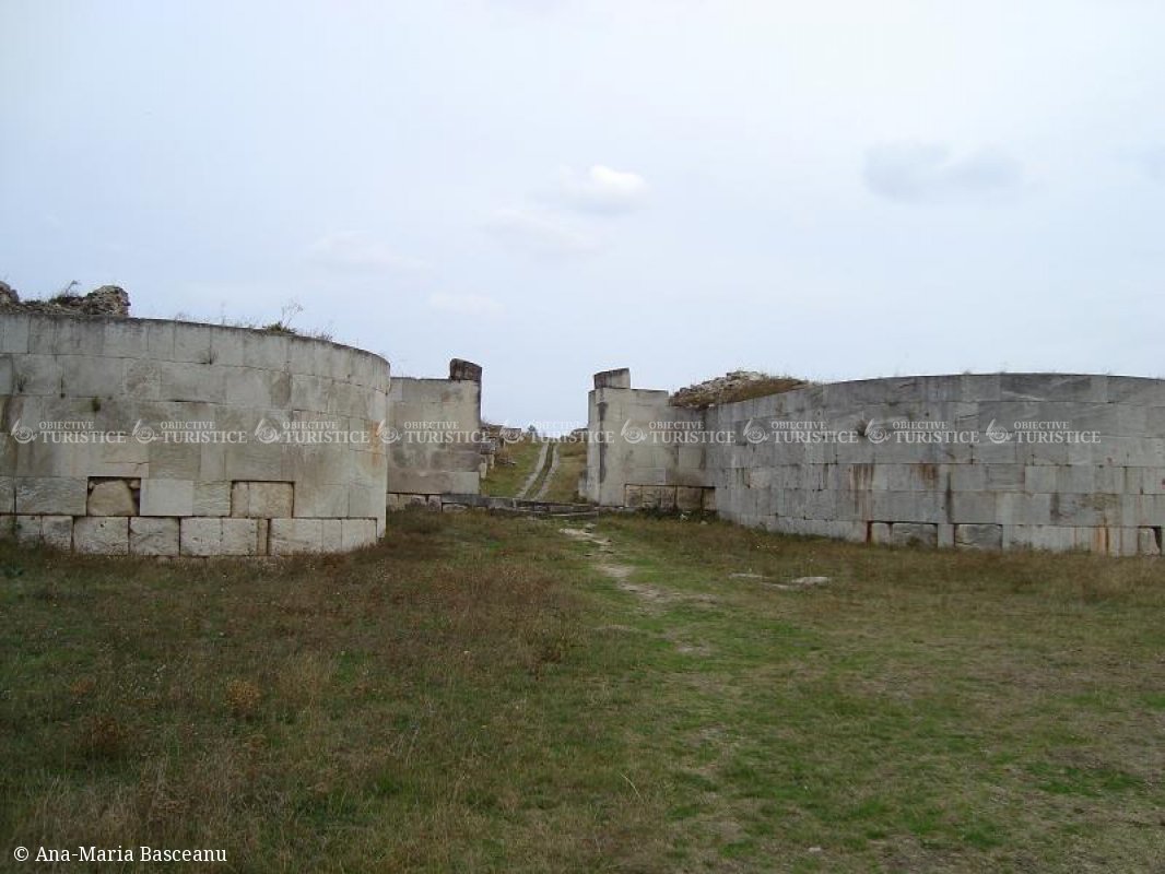 Ruinele cetății de la Adamclisi