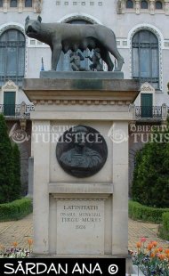 Monumentul Latinitatii - Lupoaica