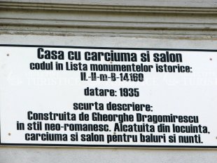 Casa cu carciuma si salon