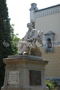 Statuia lui Gheorghe Asachi Statuia lui Gheorghe Asachi