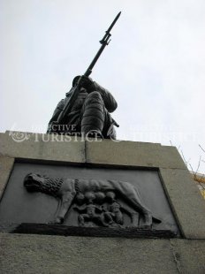 Statuia Eroului Necunoscut din Primul Rãzboi Mondial