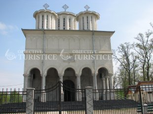 Biserica Plopeni