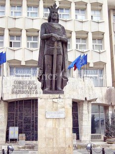 Statuia lui Mircea cel Batran