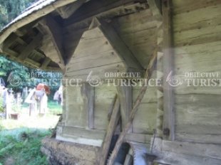 Biserica de lemn din Gramesti Biserica de lemn din Gramesti